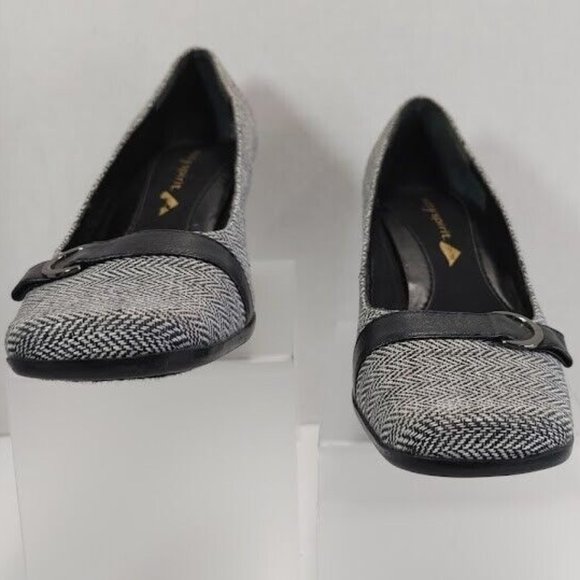 Easy Spirit® Women's Herringbone and Black Leather Block Heels Size US 6 - Picture 9 of 16